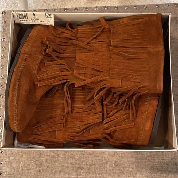 Women’s Minnetonka suede Moccasin boots NIB size 8 brown - Picture 9 of 11